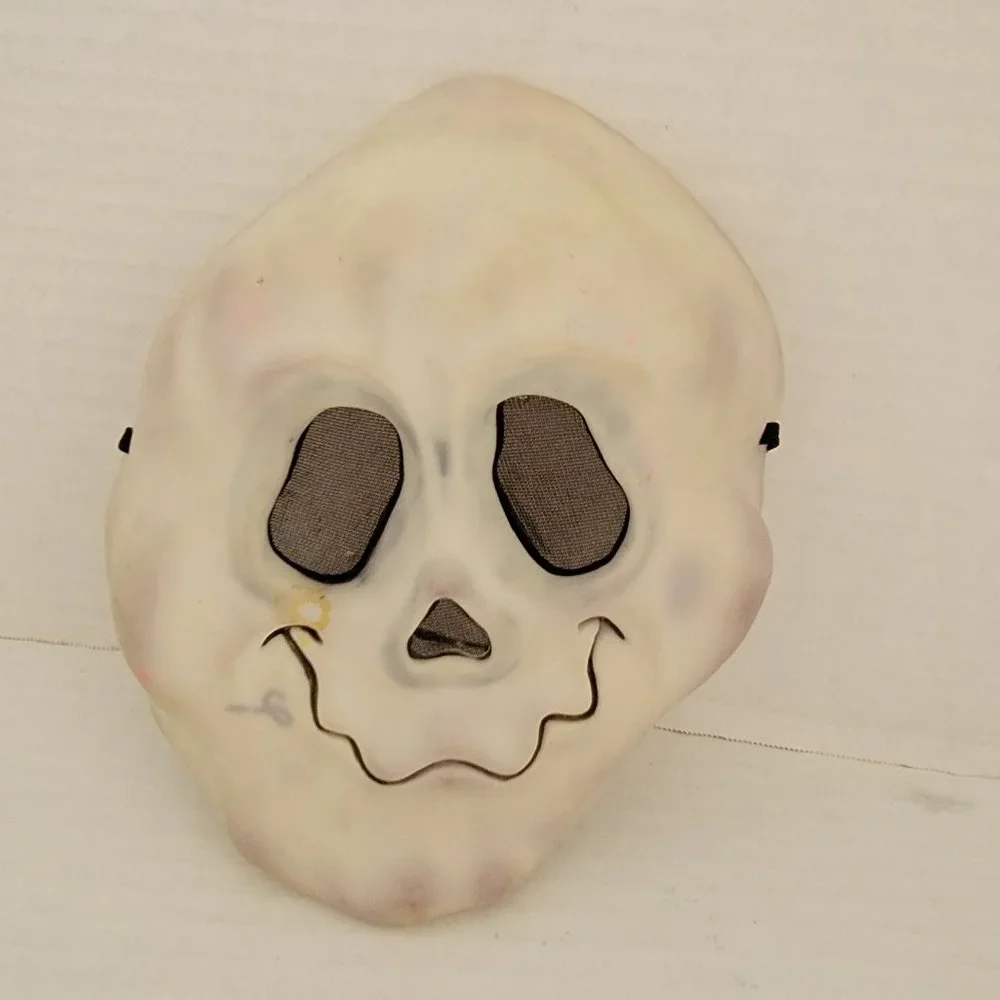 Easter Unlimited Inc mask Ghost Face Wavy Smile Mouth (signed capital letters)